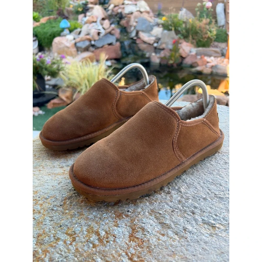 UGG Australia 3010 Chestnut Suede Sheepskin Slip On Slippers Mens 7 Women 9
